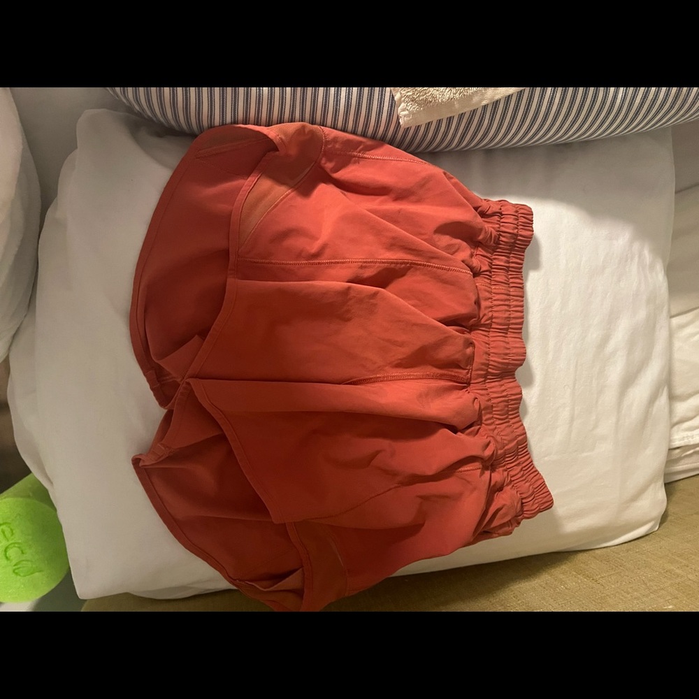 Lululemon Hotty Hot Shorts Size 6- 4 inch length